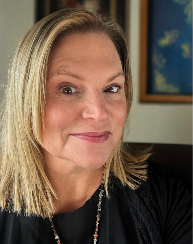 headshot of heidi