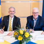 president glenn and president hopey pose with pens and paper